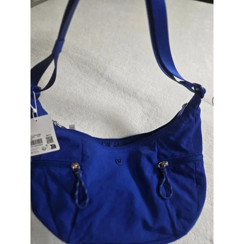 Lululemon Slouchy Sling Bag Psychic Blue RVSD Nylon Crossbody LU9CACS NWT - Picture 8 of 11